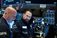 Fed tiếp thêm động lực cho giới đầu tư